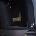 (Foto) policija otkrila šok na Gradini! Prvo im predao falsifikovanu dozvolu, a kada su mu pogledali auto usledio je pravi…