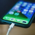 Apple upozorava korisnike na rizično punjenje iPhone-a preko noći
