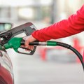 Појефтињују дизел и бензин у Србији