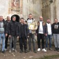 Raseljeni Srbi posetili Ljubiždu: Posle 25 godina uredili crkvu Svetog Nikole (foto/video)