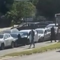 Lančani sudar u Novom Sadu: Autobus udario u vozila na semaforu, više osoba povređeno
