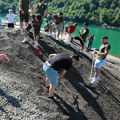 Zahuktala se radna akcija na Pazarskoj plaži: Više od 150 brigadira gradi prostor za druženje, sport i nova prijateljstva