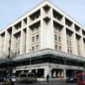 Rusi napustili Berlin, Nemci zastaju pred zaključanim Ruskim domom