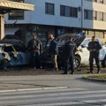 Tri automobila izgorela na Bulevaru patrijarha Pavla, vatra zahvatila i obližnji lokal