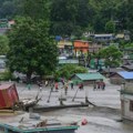 Broj nastradalih u poplavama u Indiji porastao na 14, više od sto ljudi se vodi kao nestalo