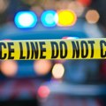 Dve mlade osobe upucane na parkingu srednje škole Policija traga za osumnjičenima u SAD