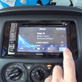Ukidanje ekrana osetljivih na dodir u automobilima ne znači da se vraćamo dugmićima