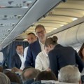 Vučić razgovarao sa putnicima: Predsednik na prvom letu za Mostar - Avion sleteo, sledi ceremonija (FOTO/video)