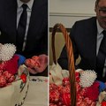 "Vi ste srce i duša našeg naroda": Vučić pokazao poklon koji je dobio od Srba sa KiM za Uskrs (video)