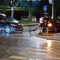 Težak sudar u Mirjevu: Auto na trotoaru, udario u banderu, a jedna osoba je i povređena