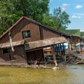 Drama na Savi: Otkačio se splav i nosio sve pred sobom FOTO