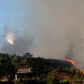 Na Lefkadi izbio požar, stanovnici upozoreni da se evakuišu iz Agios Nikitas