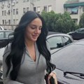 (Foto): Nina Đogani šeta sa dečkom po centru Beograda, dok on nosi nanogicu: Napustio kućni pritvor - evo šta su kupovali