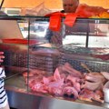 Cenovna klackalica na tržištu mesa Piletina nikada nije bila toliko jeftinija od svinjetine kao sada