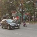Izazvao dve saobraćajke u centru Leskovca i pobegao