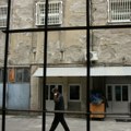 Presuđeno siledžiji iz novog pazara Bivšoj upao kroz prozor, pa pucao na nju i oteo je