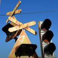 Građani blokirali pružni prelaz u Kragujevcu: Na rampi katanac, skretničar dobio otkaz