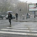 Pao prvi sneg u Beogradu: Zabeleli se pojedini delovi srpske prestonice VIDEO