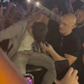 Šok scene sa koncerta u Hrvatskoj: Desingerica izveo momka na binu, pa ga ošišao na ćelavo (video)