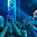 Ceca Ražnatović sišla u publiku na koncertu Folk diva sela, pa zapevala veliki hit, a publika pala u trans: Svi slikaju i…