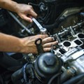 Ovako ne smete da perete motor automobila - jedan potez može skupo da vas košta