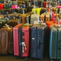 Žena došla na granicu sa 55 kofera - carinici posumnjali na krijumčarenu robu