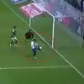 Šta se ovo više dešava? Drugi auto-gol Srbije, Adem Avdić na neverovatan način zatresao mrežu Orlova