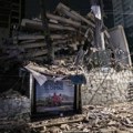 Stižu prvi snimci i strašni su; Srušene zgrade, ljudi zarobljeni, Raste broj mrtvih FOTO/VIDEO