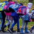 Niš isplaćuje 20.000 dinara pomoći za svakog osnovca: Isplata novca na račune roditelja već počela