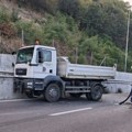 (Foto) "staklo je na sve strane, ne znamo ima li povređenih": Detalji nesreće kod kod Bubanj potoka: Stvorile se kilometarske…