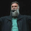 Profesor Čupić zapevao na skupu: "Tama bledi, zora rudi, Srbija se budi"