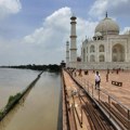 Poplave u Indiji, voda stigla i do zidova Tadž Mahala