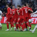 Blamaža Srbije u Moskvi - razočarani navijači osuli paljbu: Brukamo se za sve pare! (foto)