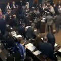 Парламент Грузије усвојио закон о страним агентима, избила туча међу посланицима