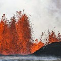 Proglašeno vanredno stanje Lava šiklja iz vulkana na Islandu (foto/video)