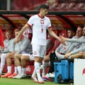 Horor za Poljake - strelac se povredio slaveći gol, Leva odšepao sa terena FOTO