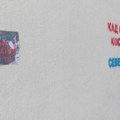 Sever Kosova i Metohije oblepljen plakatima sa slikom Vučića i natpisom "vrhovni komandante, čekamo te"