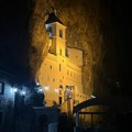To može samo u Crnoj Gori: Sveti Vasilije pod ustavnim udarom, Tito pod bronzanom zaštitom!