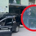 Ulazom se širio neprijatan miris, pored beživotnog tela muškarac sa povredama Ovo su svi poznati detalji slučaja na…