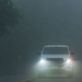 Ako vam ostanu uključene maglenke, a magle nema, policija će vas kazniti! Evo kako se pravilno koriste svetla