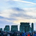 Hiljade ljudi dočekalo izlazak sunca u Stounhendžu tokom zimskog solsticija