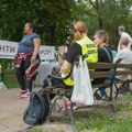 Lazarevo: Dva štanda, dve poruke i bez tenzija – studenti nastavljaju obilazak sela, naprednjaci odbili razgovor sa novinarima…
