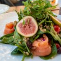 Voćna salata u koju ide i – spanać: Recept za nutritivnu bombu koja osvežava