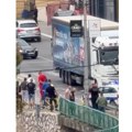 Kamion pregazio ženu: Stravična nesreća u Novom Pazaru, od siline udarca završila ispod teretnjaka i stradala na mestu