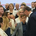Reporter Danasa na prvoj slavi SNS posle gubitka izbora: “Ja sam tu od prvog dana, razumeš, nas su bato, lemali žandari“