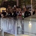 VIDEO Navijači skandirali Jokiću ispred dvorane: „Čije konje jašeš Nikola“
