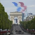 Francuska obeležava Dan pada Bastilje, u Parizu tradicionalna vojna parada: Deo okupljenih izviždao Makrona (foto, video)