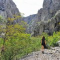 (FOTO) Članovi Gorske službe pomogli turistkinji da se porodi u kanjonu