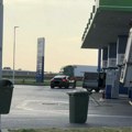 Prevarant u "BMW" opet saleće ljude na pumpama: Zaustavlja vozače i traži pare! Ima dobar izgovor, a nudi i nešto zauzvrat…