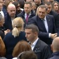 Izricanje presude Dodiku: Banjaluka na nogama - predsednik Republike Srpske stigao na miting ispred Narodne skupštine